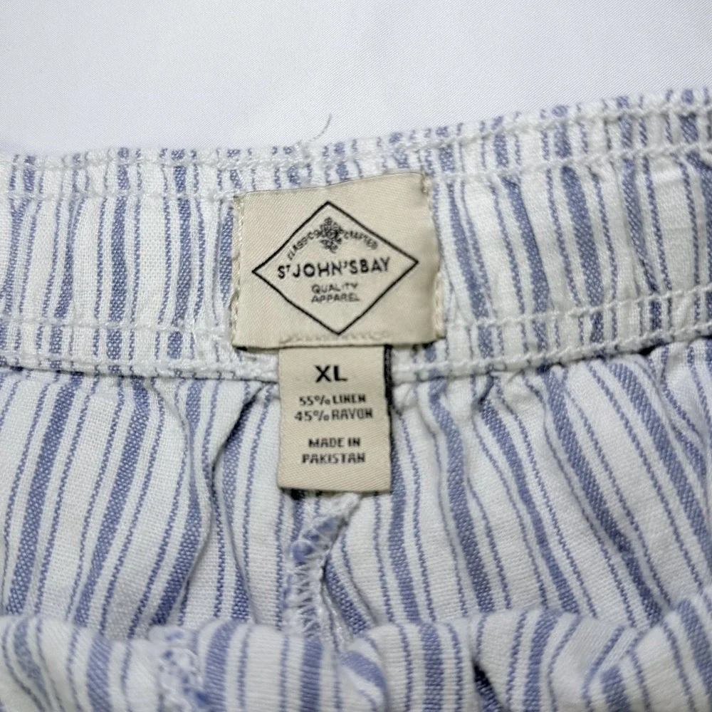 St. John's Bay Shorts Women's XL Blue White Stripe Linen Blend‎ Pull On